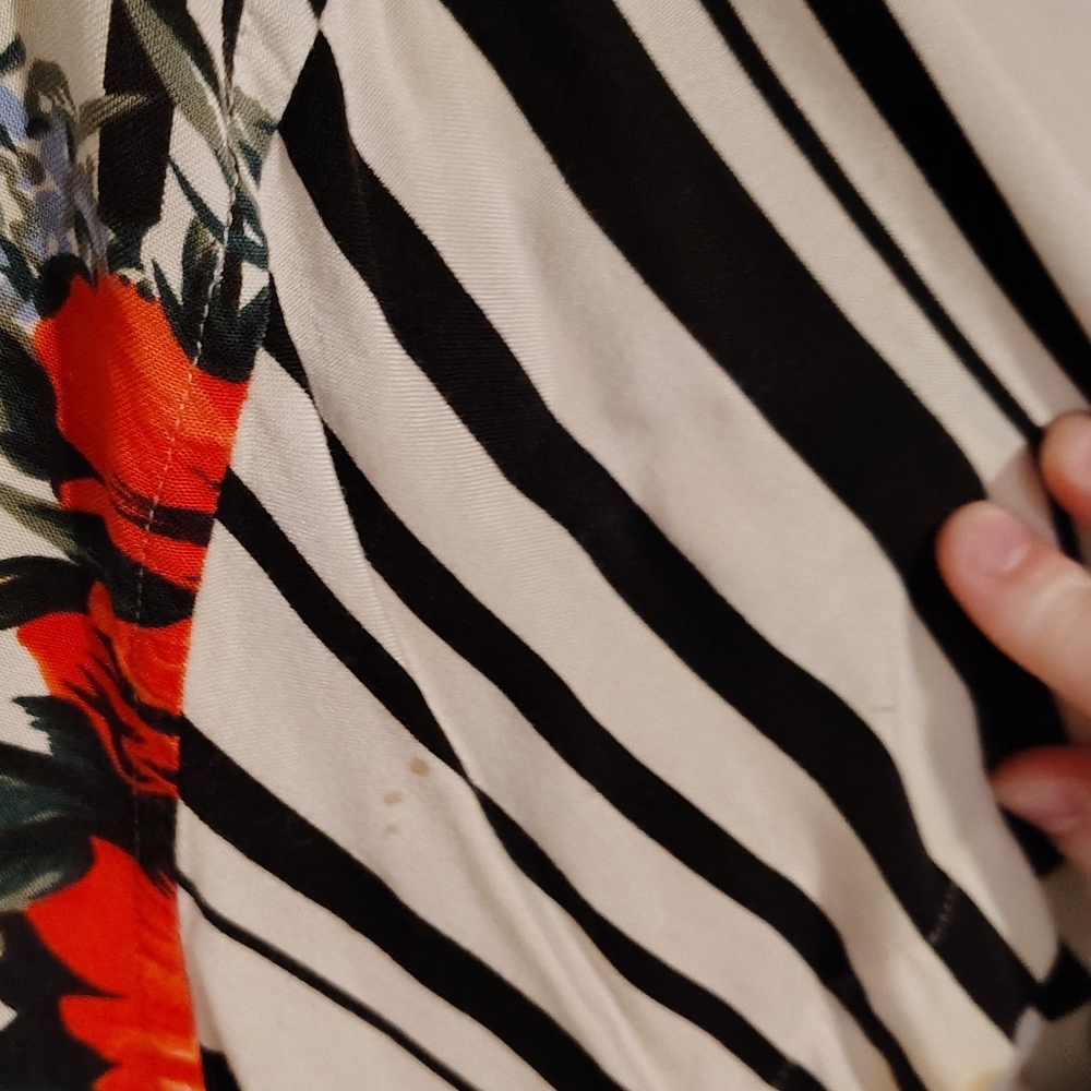 VINTAGE Express Size Small, Floral Red & Black Striped Button Down See Pics - Picture 5 of 9